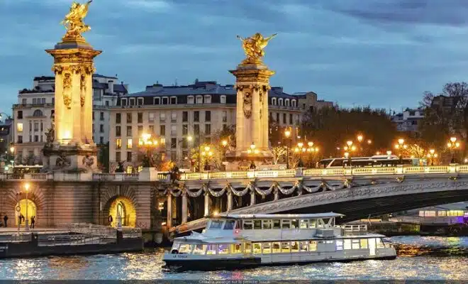 Dîner croisière à Paris : une façon unique de découvrir la ville des lumières