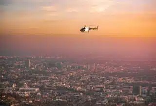 Voler en hélicoptère au-dessus de Paris
